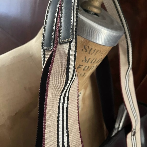 Burberry Authentic Beach Tote, gently used, traditional Burberry colors. - Picture 4 of 8